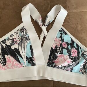 Floral Nike V-Neck Sports Bra Size: L